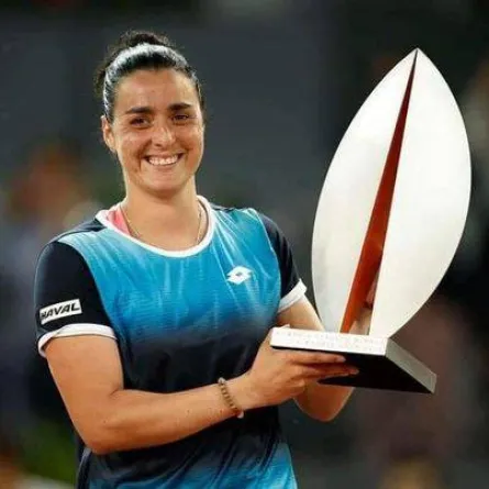 انس جابر ساعة تتويجها