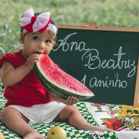 صورة طفلة في عمر الفطام