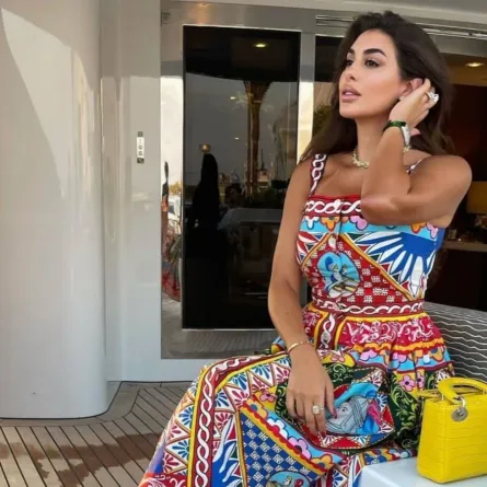 حقائب باللون الأصفر لإطلالة منعشة