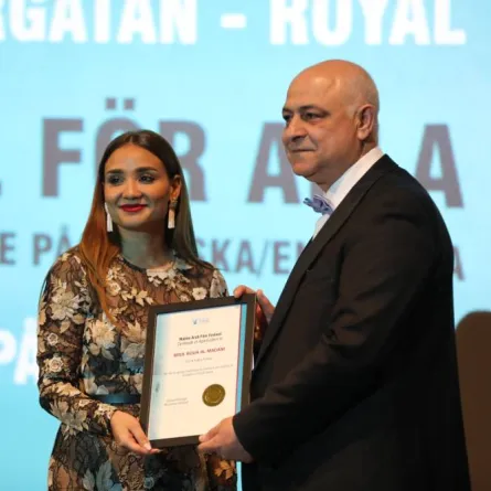 تكريم رؤى المدني - الصورة من المركز الإعلامي للمهرجان