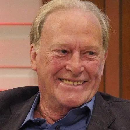 وفاة دينيس ووترمان نجم Minder وNew Tricks عن عمرٍ يناهز 74 عام