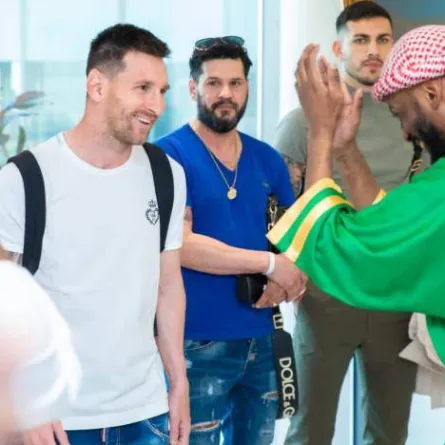 ميسي سفيرًا للسياحة السعودية. الصورة من تويتر وزير السياحة أحمد الخطيب