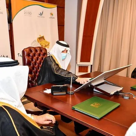 أمير الشرقية لحظة تدشين المبادرة .الصورة من "واس"