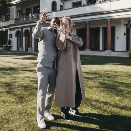 أديل مع حبيبها ريتش بول