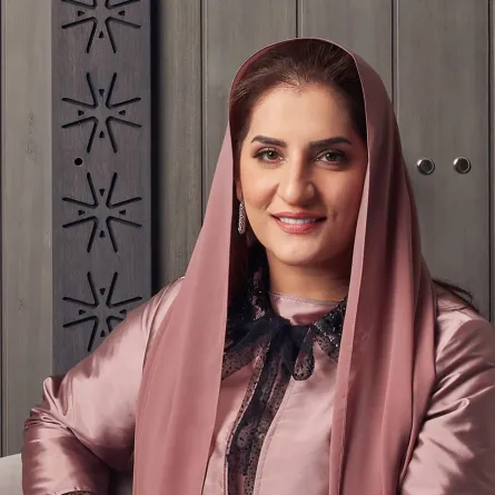 المصمّمة العمانية أمل الرئيسي