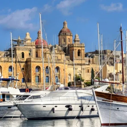 يخوت حديثة في "غراند هاربور"