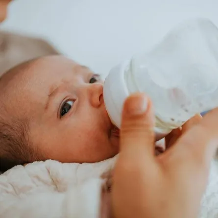  صورة للرضاعة الصناعية