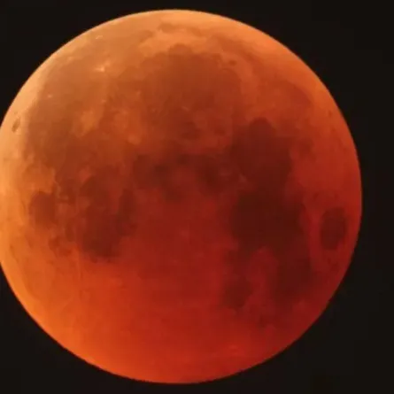 صلاة خسوف القمر - الصورة من وكالة الفضاء الأوروبية