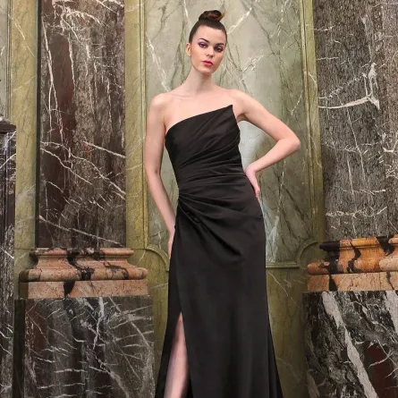 فساتين سهرة باللون الأسود لتتألقي بإطلالات أنيقة