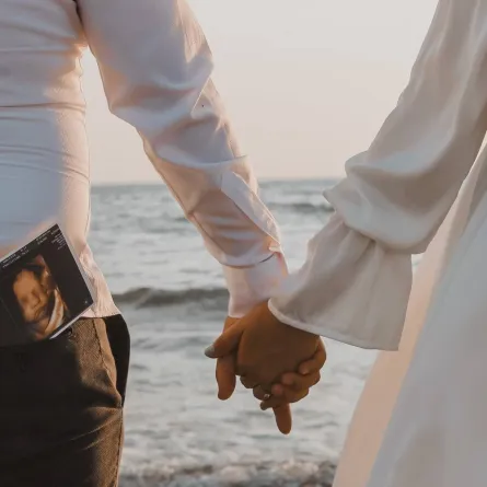 صورة لحامل وزوجها