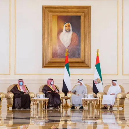 ولي العهد يقدم واجب العزاء في وفاة الشيخ خليفة بن زايد - الصورة من واس