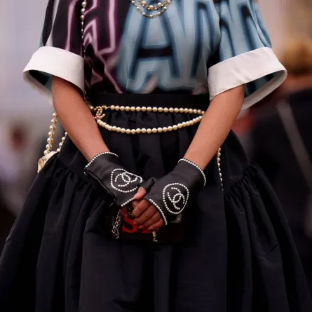 كيف ترتدين القفازات