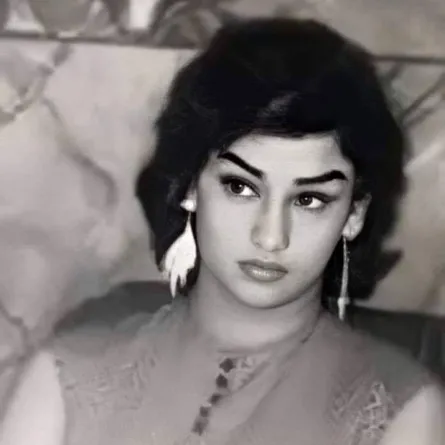 وردة في شبابها- الصورة من موقع الجالية الجزائرية بإسبانيا على الفيسبوك