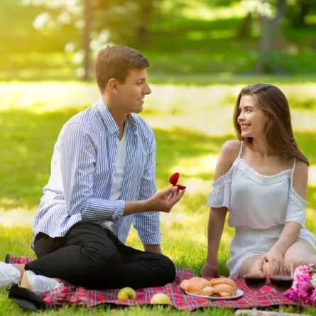 الرومانسية بين الخطيبين