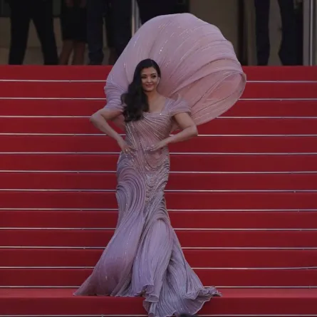 سيدتي ترص إطلالات النجمات لحظة وصولهن إلى المهرجان