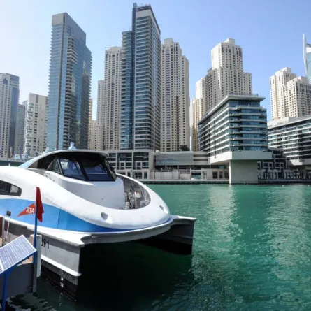 سحوبات لتكريم الركاب الأكثر استخداماً لوسائل النقل البحري الشهر المقبل - الصورة من حساب طرق دبي