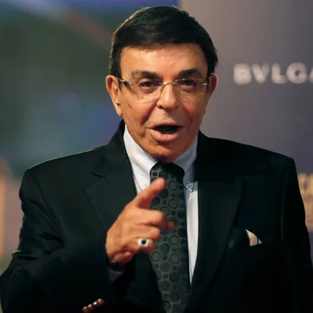 ابن سمير صبري الوحيد يحاول المشاركة في تشييع جثمان والده