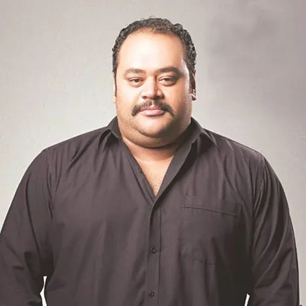 محمد ممدوح يتعرض لحادث سير ويغيب عن تكريم المهرجان الكاثوليكي