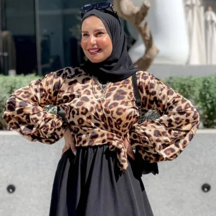 مدوّنة الموضة المصرية هدوة بأزياء بطبعات الحيوانات