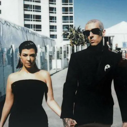 كورتني كاردشيان وترافيس باركر- الصورة من حساب ترافيس باركر على إنستغرام