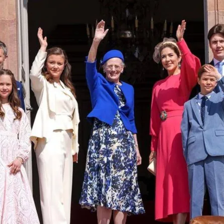 الملكة مارغريت مع ولي العهد الأمير فريدريك وولية العهد الأميرة ماري وأبنائهما- الصورة من حساب البيت الملكي الدنماركي على إنستغرام