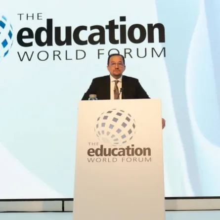 كلمة وزير التعليم خلال المنتدى الدولي للتعليم بلندن - الصورة من حساب وزارة التعليم