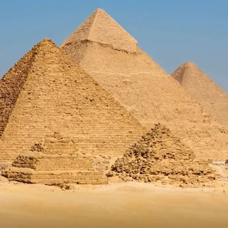 ماذا يخبئ فراعنة مصر القديمة داخل الأهرامات؟