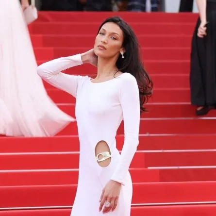 بيلا حديد Bella Hadid- الصورة من حساب just jared على إنستغرام