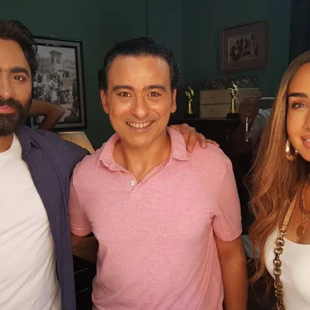 أحمد عزمي مع نجوم فيلم بحبك - صورة من حسابه على فيس بوك