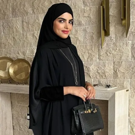 عبايات أنيقة للمناسبات الرسمية