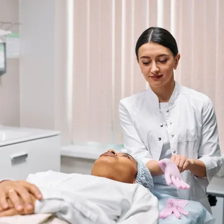 في غرفة الطبيبة