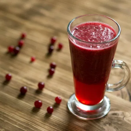  فوائد عصير التوت البري للنساء مبهرة للغاية