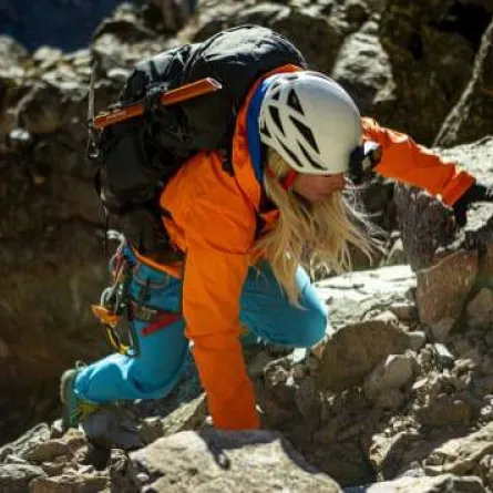 أم لـ7 أطفال تتسلق أعلى جبال العالم - الصورة من cnn