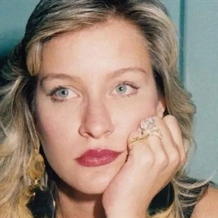 شيرين سيف النصر تطلب مليونا و200 ألف جنيه تعويضا من صديقتها بعد سرقة مجوهراتها