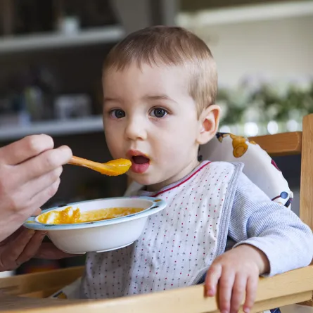 دليلك لتغذية الطفل في السنة الأولى من عمره