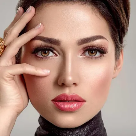 خطوات تطبيق مكياج العيون