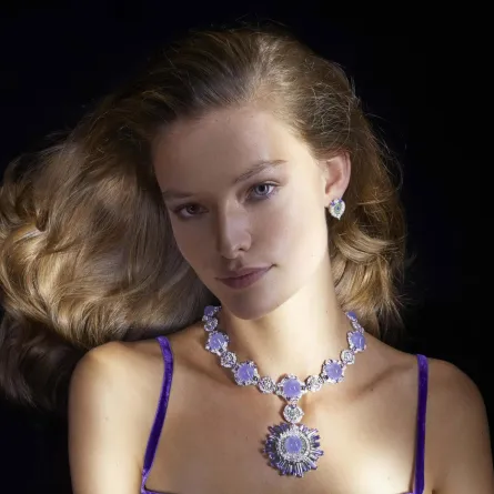 سحر المجوهرات باللون البنفسجي  Purple Gems