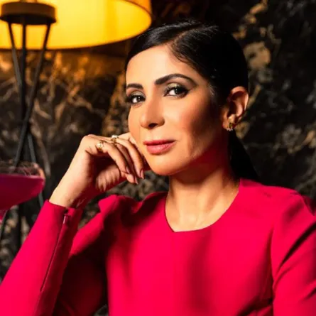 منى زكي - صورة من حسابها على إنستجرام