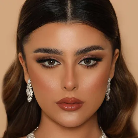 طريقة رسم مدمع العين بالأيلاينر الرفيع