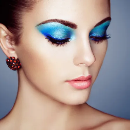 أساليب مكياج تركوازي لإطلالة صيفية منعشة