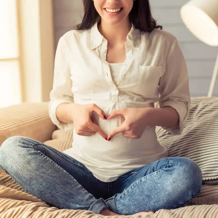 صورة لحامل في أول شهور الحمل