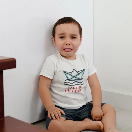 أسباب خوف الطفل من الأشخاص