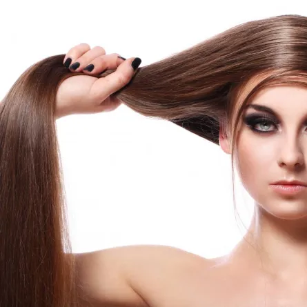 يساعد زيت الروزماري على علاج تساقط الشعر