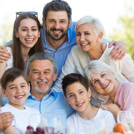 صورة للأجداد  والأحفاد