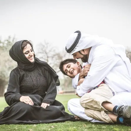 صورة لعائلة سعيدة بالعيد