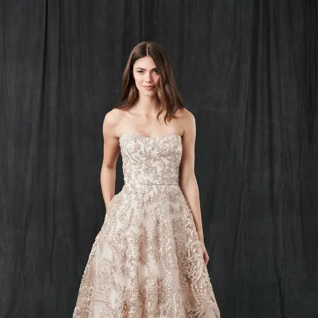 فساتين زفاف باللون البيج