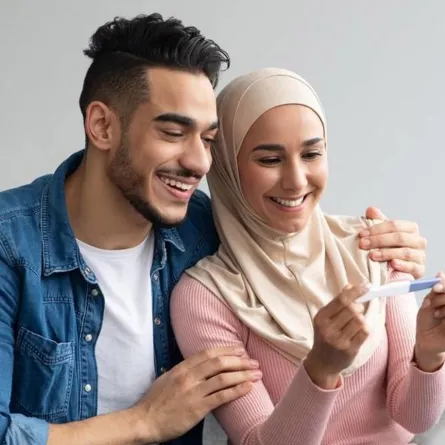 صورة لحامل في أيامها الاولى ومظاهر الفرحة