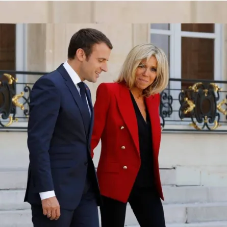 ماكرون وزجته  في الاليزيه 