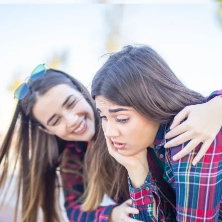 الوقوف بجانب الأصدقاء