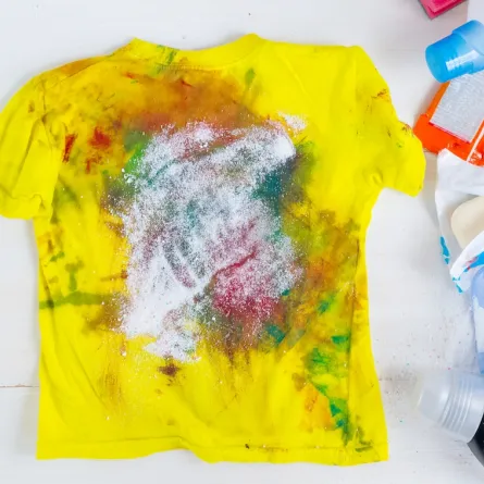 طرق تنظيف البقع الصعبة عن ملابس العيد 